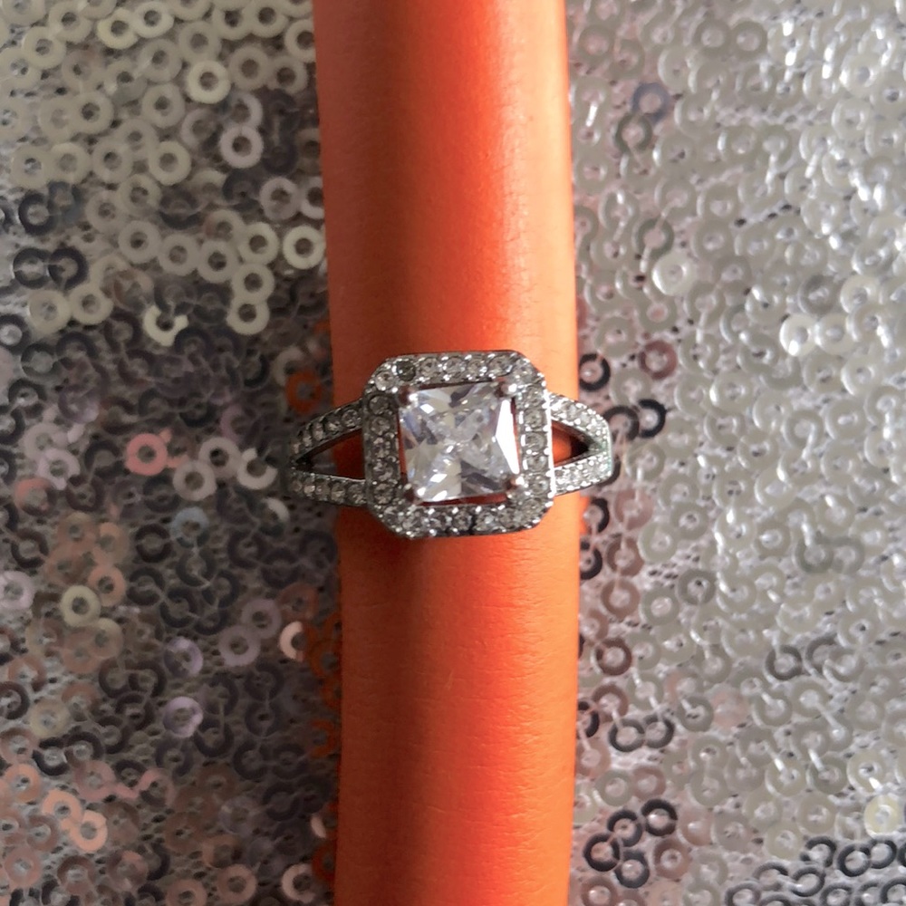 ‼️Coming Soon‼️ Gorgeous Princess Cut Cubic Zirconia Ring 💍 - Picture 1 of 9